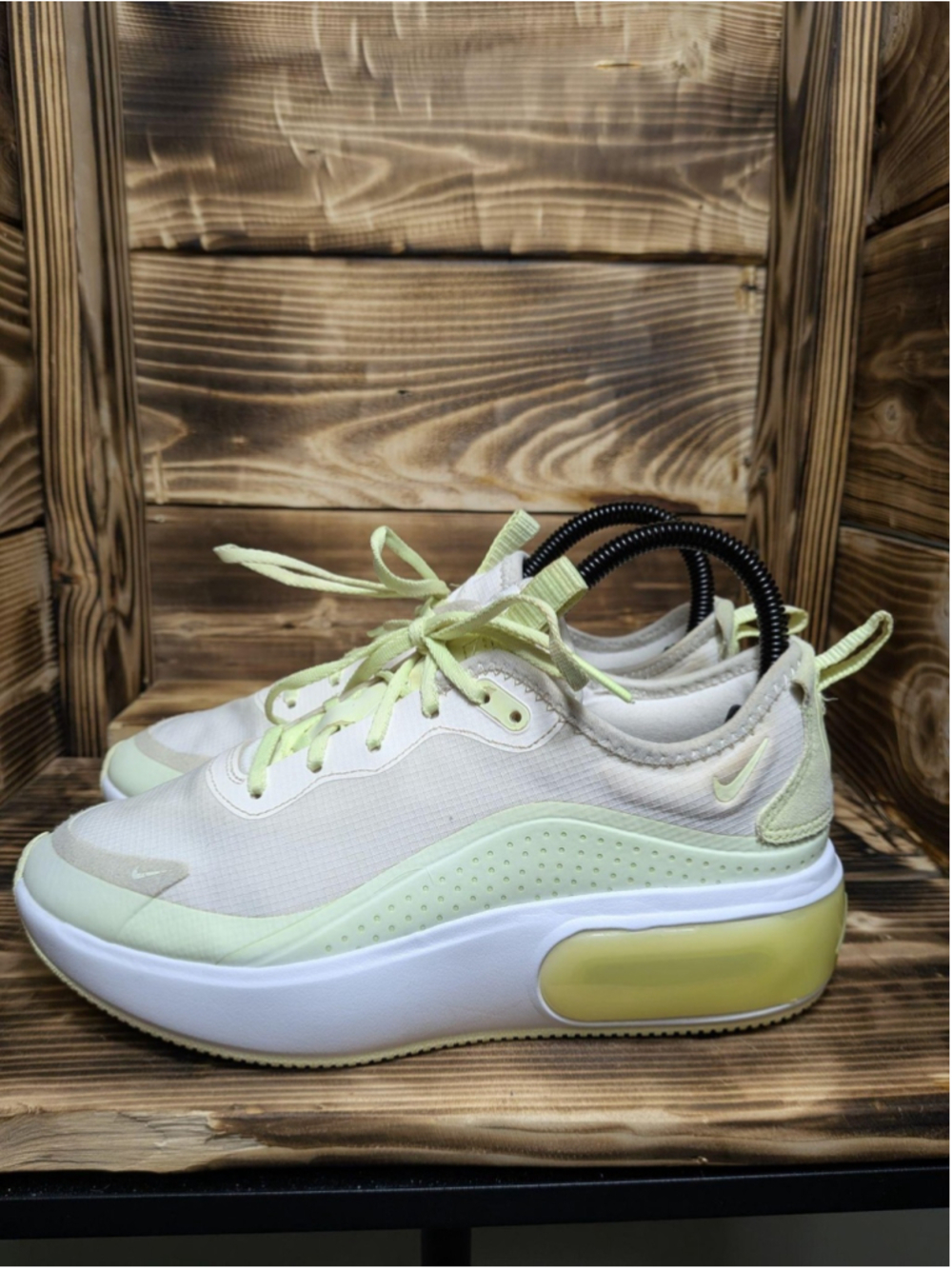 Nike Air Max Dia Shoes Womens Size 6.5 Beige Yellow Mesh Sneakers AQ4312-004